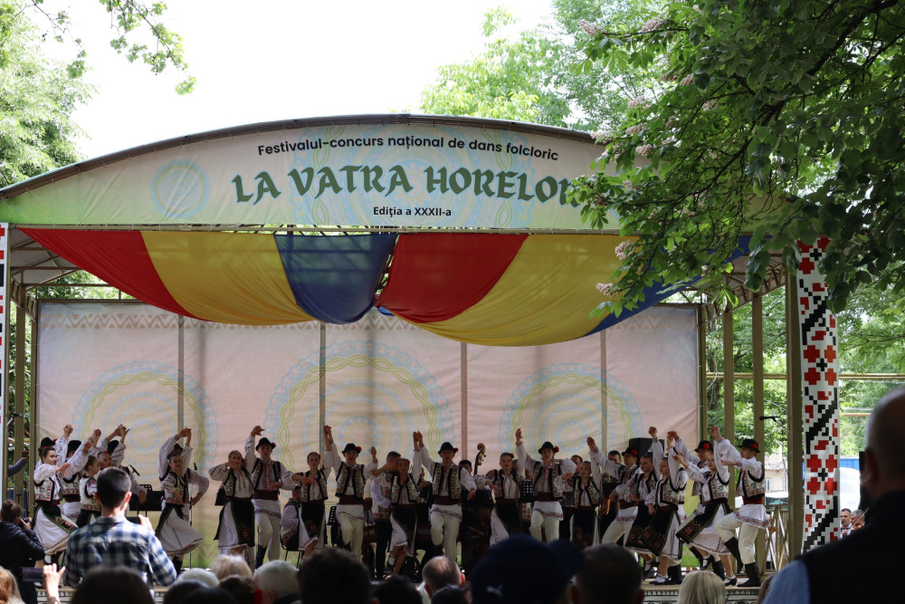 Festivalul-concurs național de dans folcloric „La vatra horelor” a XXXII-a ediţie