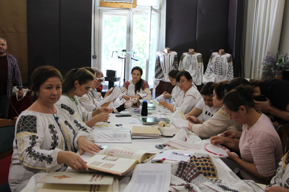 „Şezătoarea de vineri” la prima aniversare.