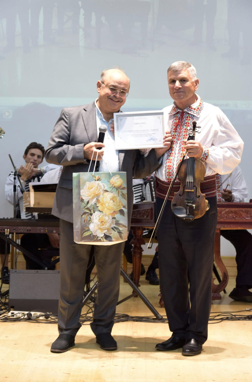 Concert aniversar al Orchestrei de muzică populară „Rapsozii”