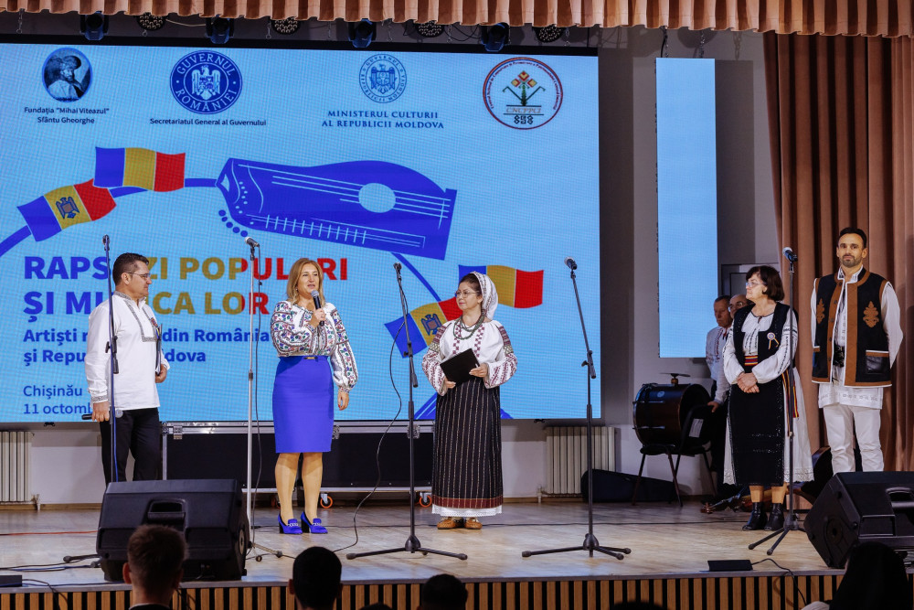 Spectacolul „Rapsozii populari și muzica lor”