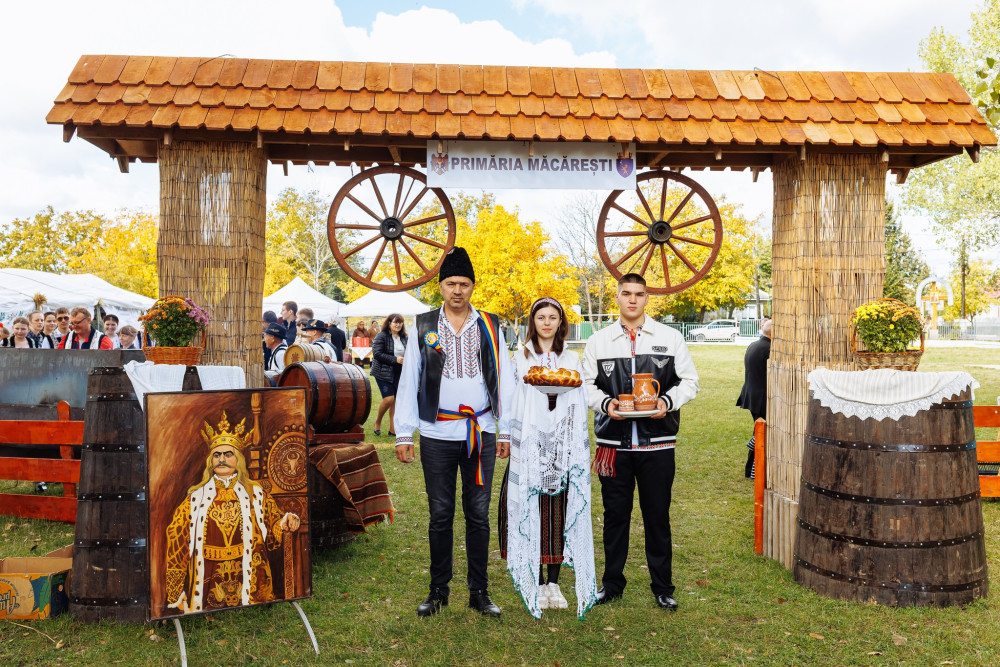 Festivalul „Cânt și joc ca-n sat la noi”