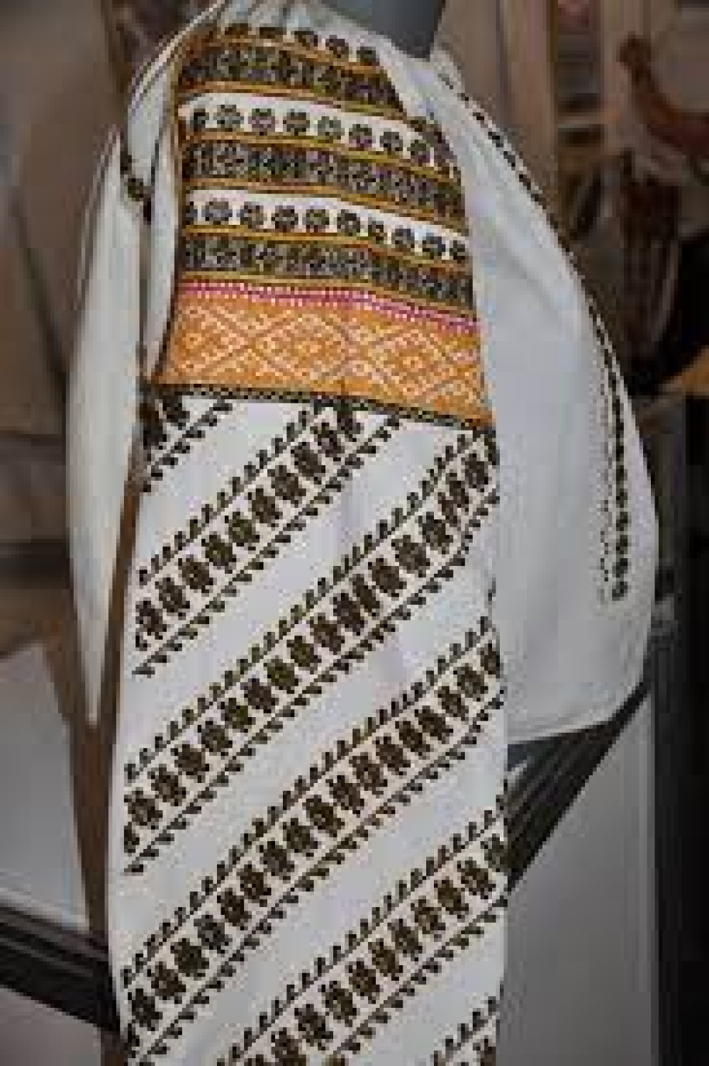 ,,Arta cămășii cu altiță – element de identitate culturală în România și Republica Moldova”