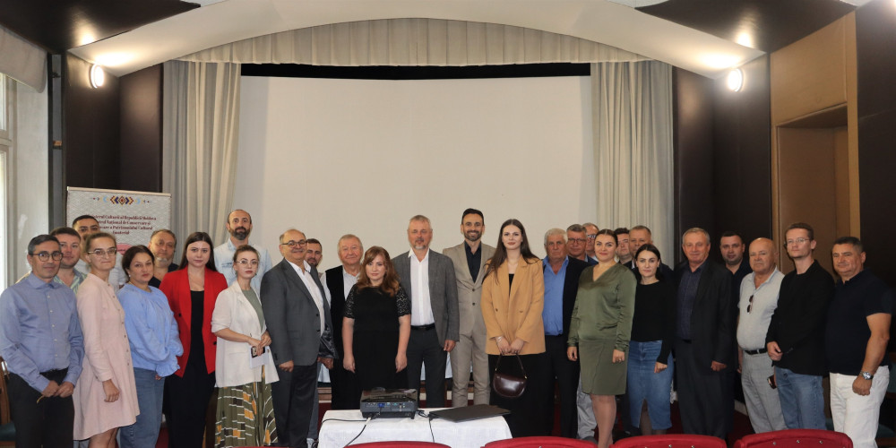 Masă rotundă cu genericul „Modele de organizare și bune practici în activitatea orchestrelor de muzică populară”